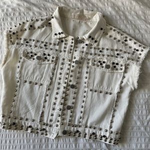White denim vest with studs